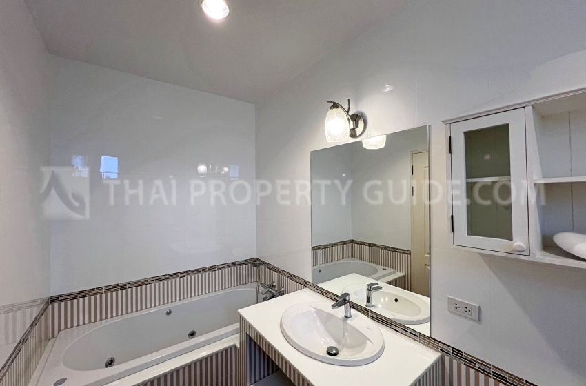 Townhouse in Sukhumvit 